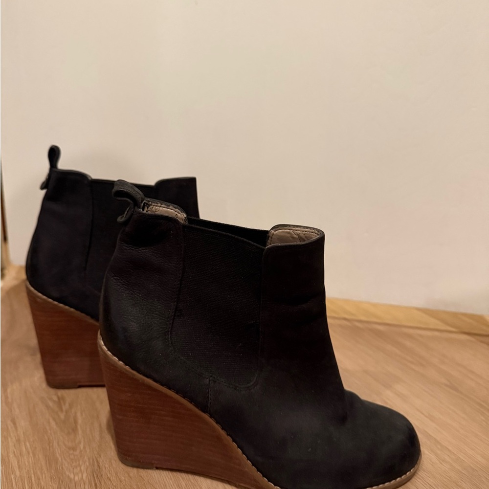 Hinge Black Wedge Ankle Boots